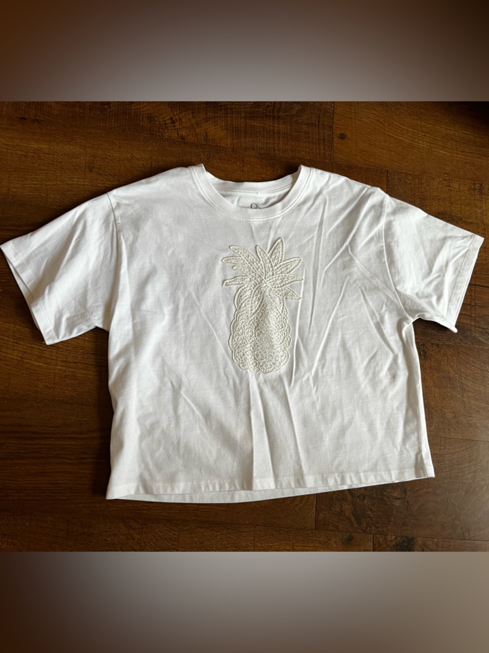 White Pineapple Embroidered Short Sleeve Tee - Brand Organic Cotton size medium